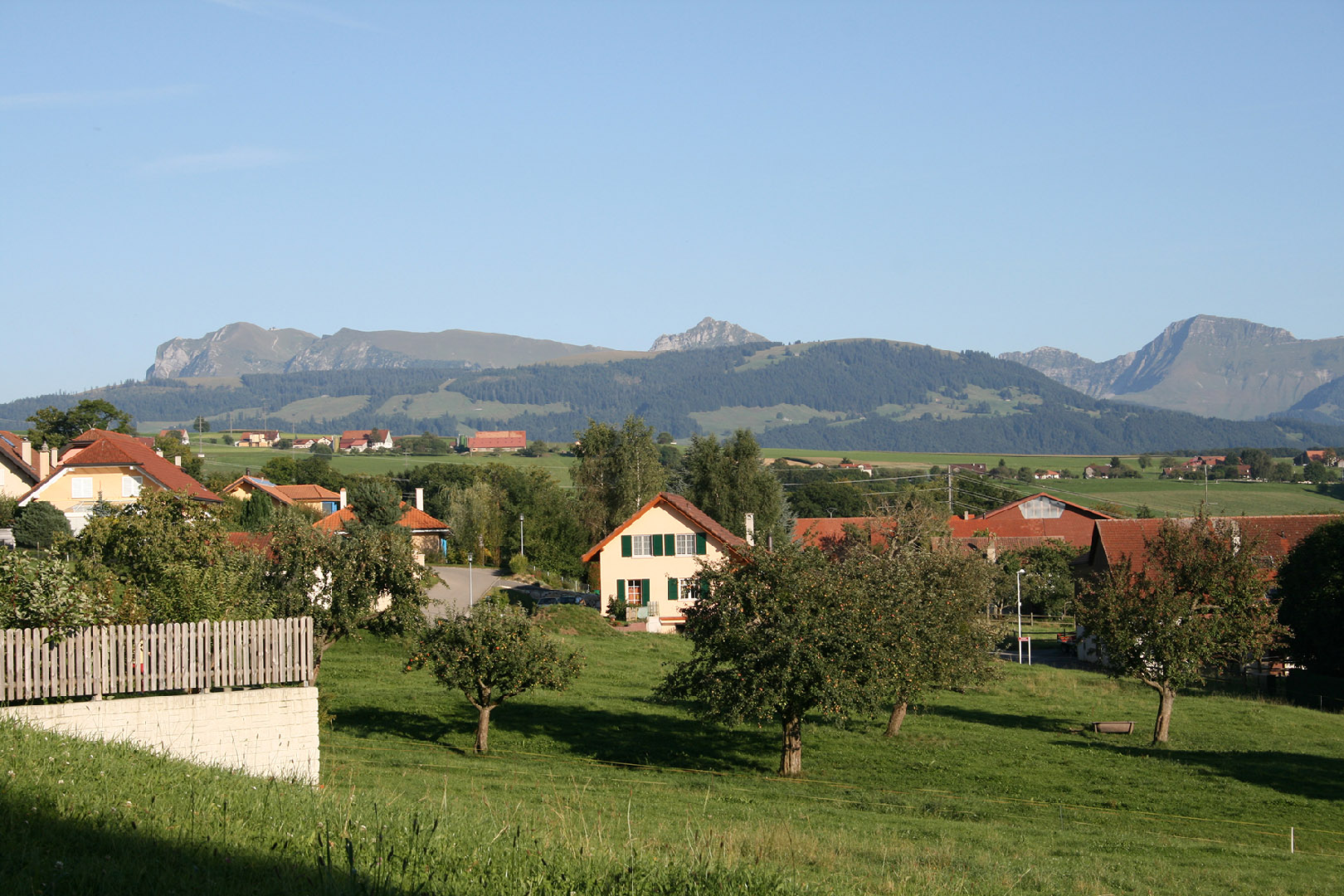 Chapelle, avec vue sur le Moléson