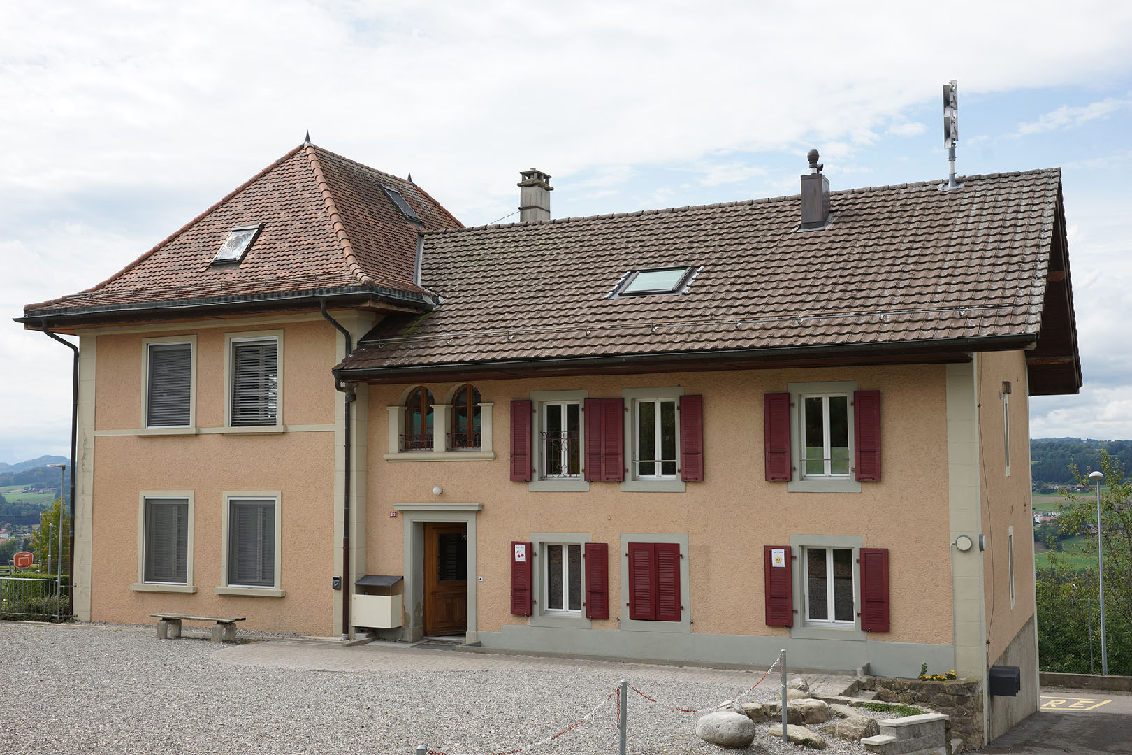 Chapelle, vue du village